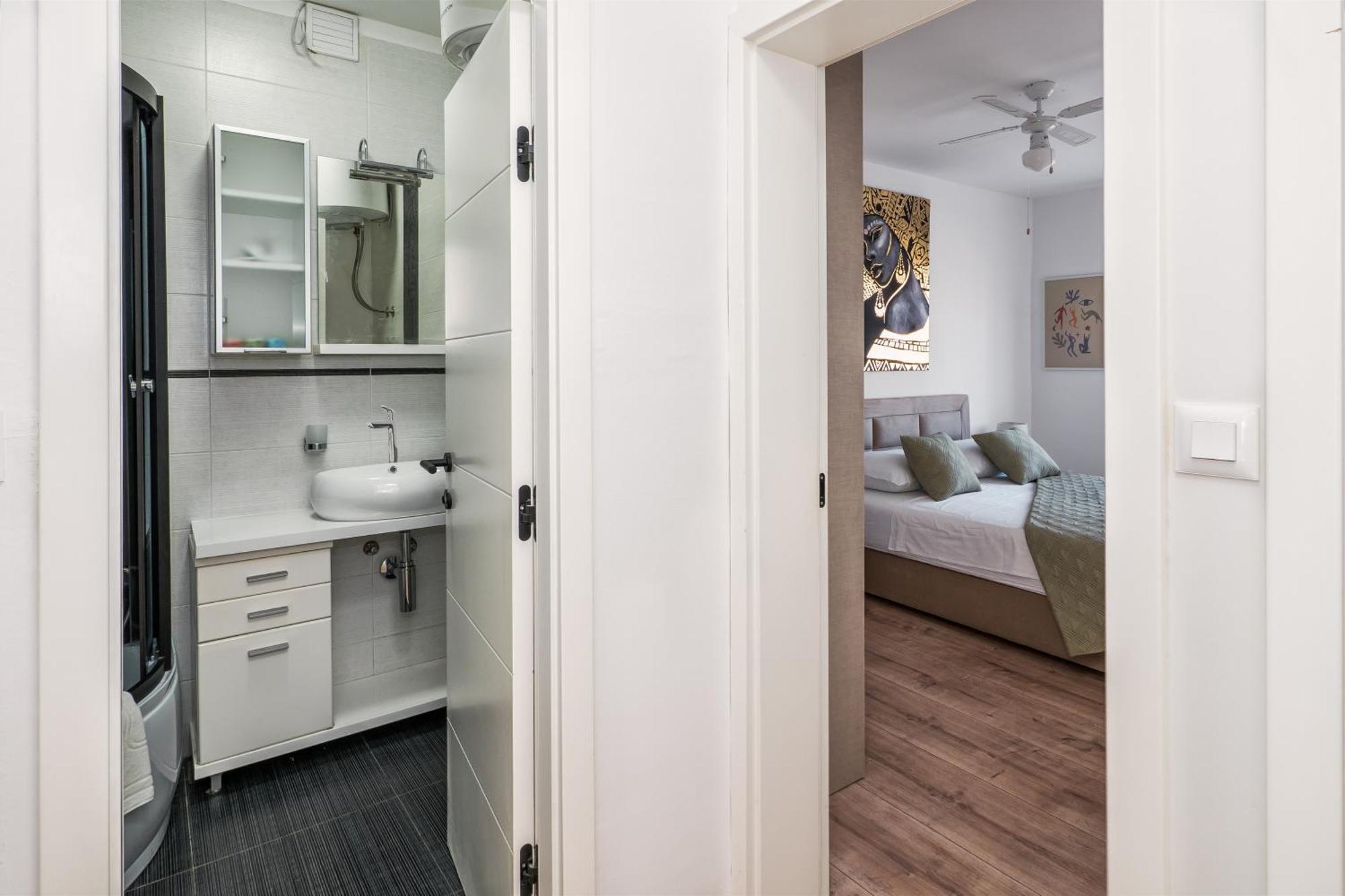 3-Bedroom Sea View Apartment - Balcony, Elevator - Spinut, Split Luaran gambar