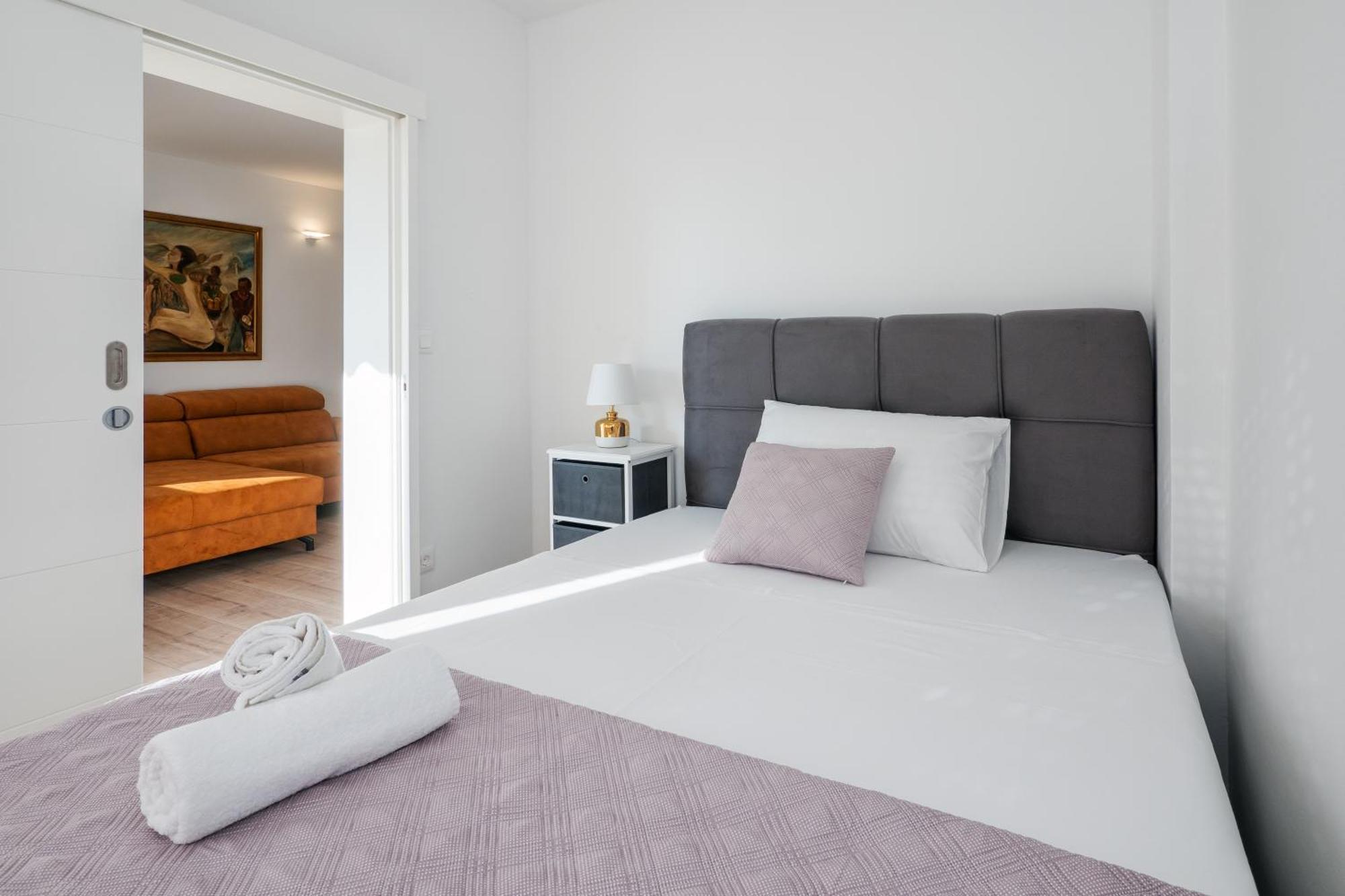 3-Bedroom Sea View Apartment - Balcony, Elevator - Spinut, Split Luaran gambar